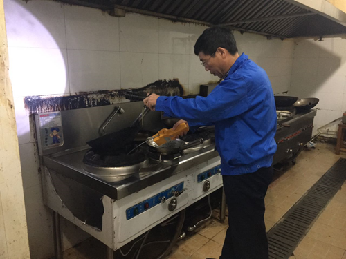 某酒店廚房安全檢查現(xiàn)場.png 某酒店廚房安全檢查現(xiàn)場.png