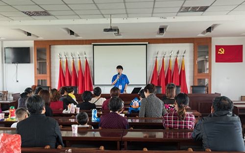 液化氣安全講座送到村民家門口.jpg 液化氣安全講座送到村民家門口.jpg