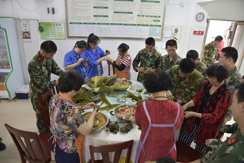 我們“粽”是在一起.JPG 我們“粽”是在一起.JPG