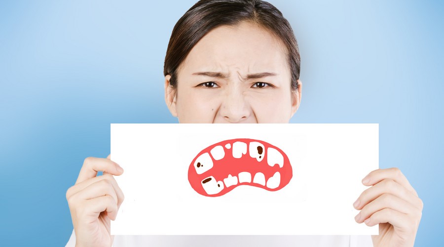 牙齒上的小黑點(diǎn)必須重視起來(lái)——片仔癀牙膏口腔知識(shí)